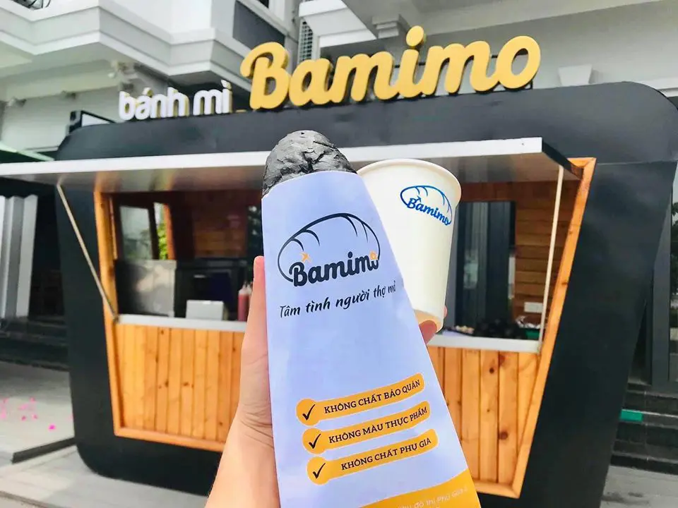 Đừng bất ngờ khi thấy b&aacute;nh m&igrave; Bamimo đen như than cực h&uacute;t kh&aacute;ch tại Hạ Long 6