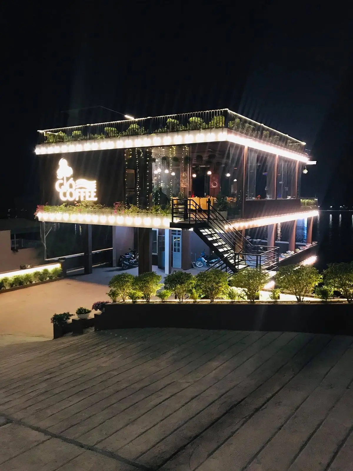 Gi&oacute; Coffee Hạ Long - Qu&aacute;n c&agrave; ph&ecirc; với 'chiếc' view đắt gi&aacute; 7