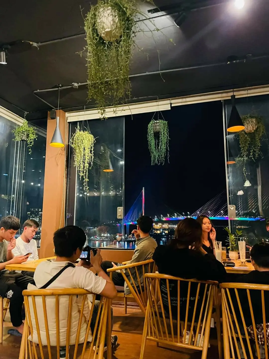Gi&oacute; Coffee Hạ Long - Qu&aacute;n c&agrave; ph&ecirc; với 'chiếc' view đắt gi&aacute; 9