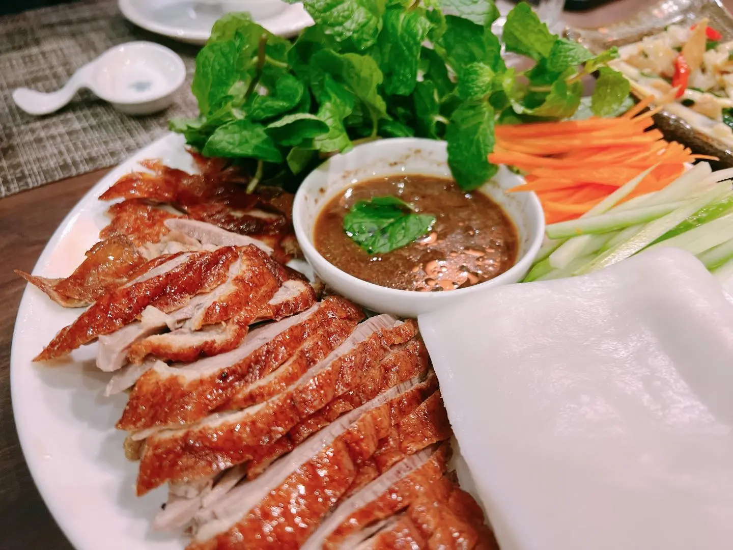Hương vị đậm đ&agrave; của những m&oacute;n ăn Việt tại Nh&agrave; H&agrave;ng Sơn Đo&ograve;ng Hạ Long 23