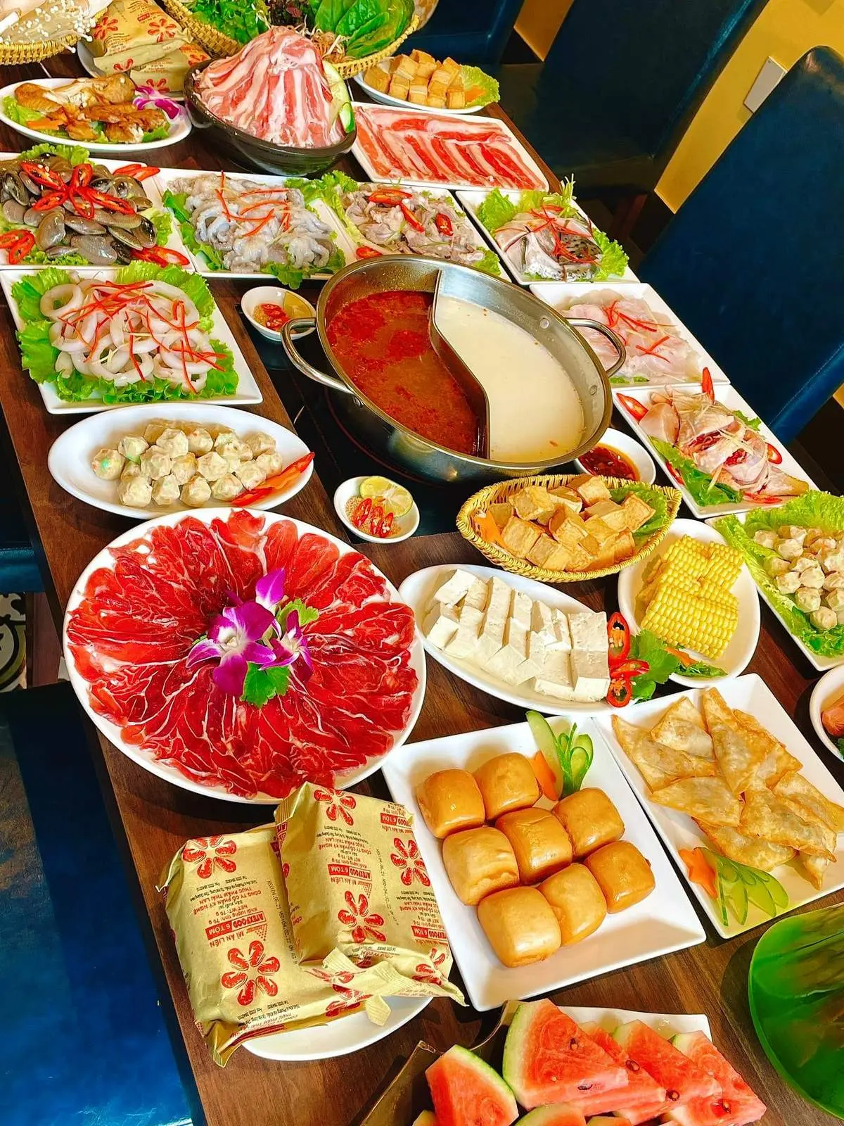 Hương vị đậm đ&agrave; của những m&oacute;n ăn Việt tại Nh&agrave; H&agrave;ng Sơn Đo&ograve;ng Hạ Long 7