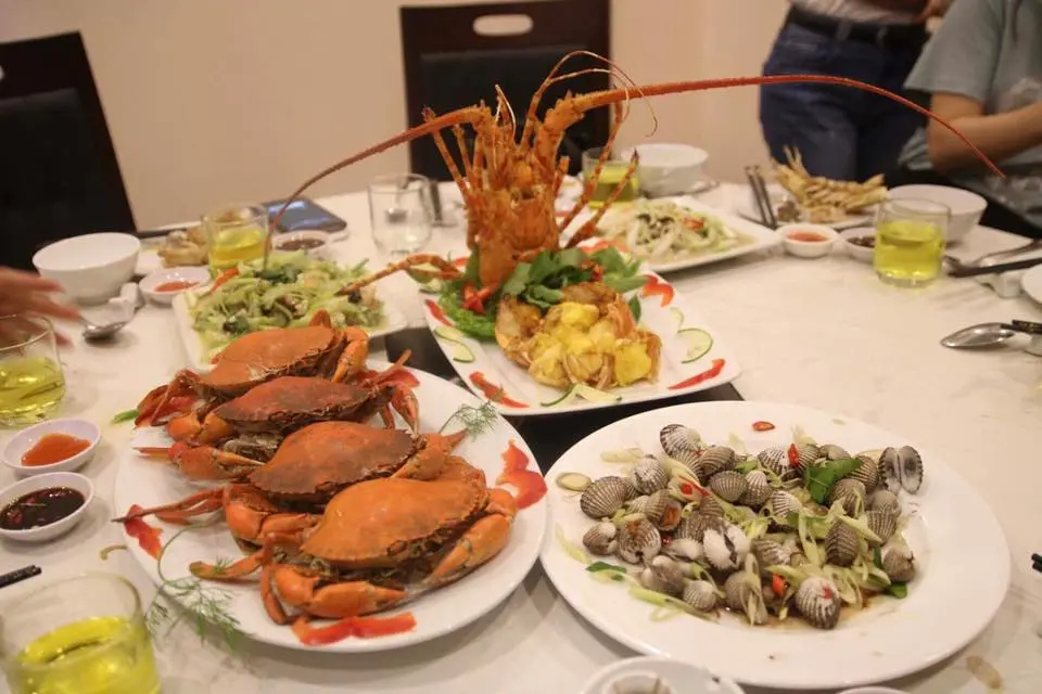 Nh&agrave; h&agrave;ng Ho&agrave;ng Qu&acirc;n &ndash; Nh&agrave; h&agrave;ng uy t&iacute;n v&agrave; chất lượng với gi&aacute; cả nhẹ nh&agrave;ng 12