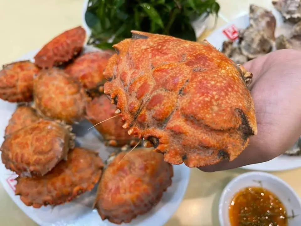 Nh&agrave; h&agrave;ng Khải Hương &ndash; 'B&aacute;n đảo' hải sản nhỏ xinh với view to&agrave;n Vịnh Cửa Lục 6