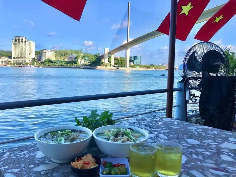Nh&agrave; h&agrave;ng Khải Hương &ndash; 'B&aacute;n đảo' hải sản nhỏ xinh với view to&agrave;n Vịnh Cửa Lục 24