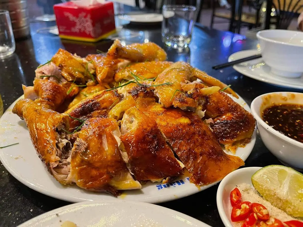 Nh&agrave; h&agrave;ng Khải Hương &ndash; 'B&aacute;n đảo' hải sản nhỏ xinh với view to&agrave;n Vịnh Cửa Lục 22