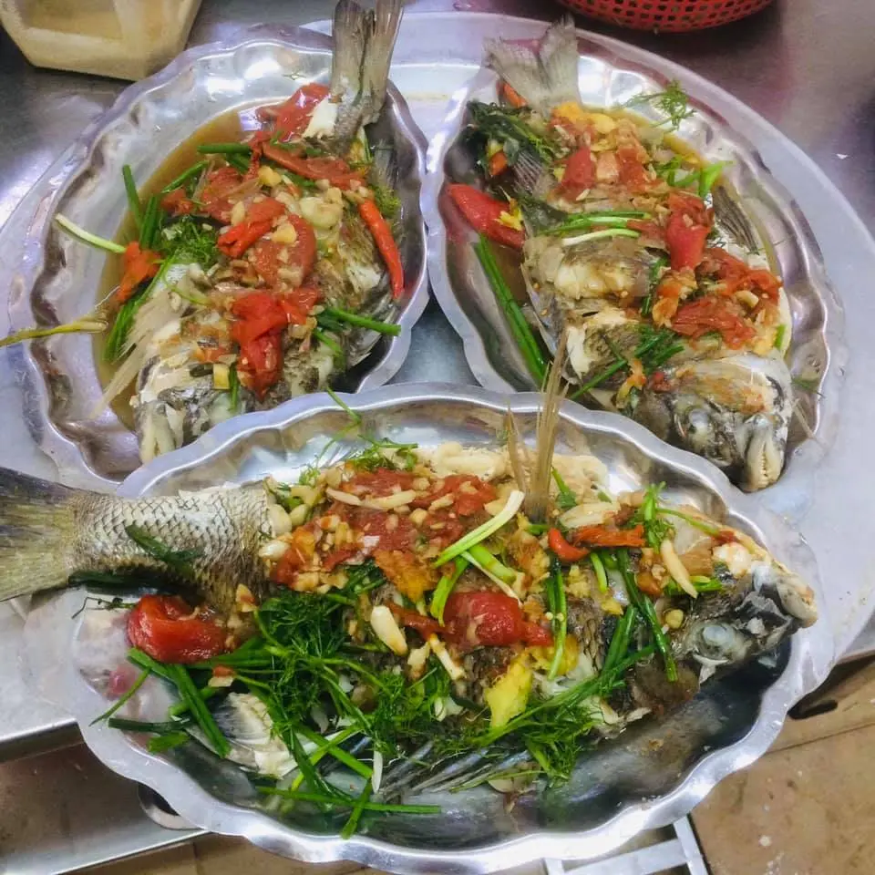 Nh&agrave; h&agrave;ng Khải Hương &ndash; 'B&aacute;n đảo' hải sản nhỏ xinh với view to&agrave;n Vịnh Cửa Lục 31