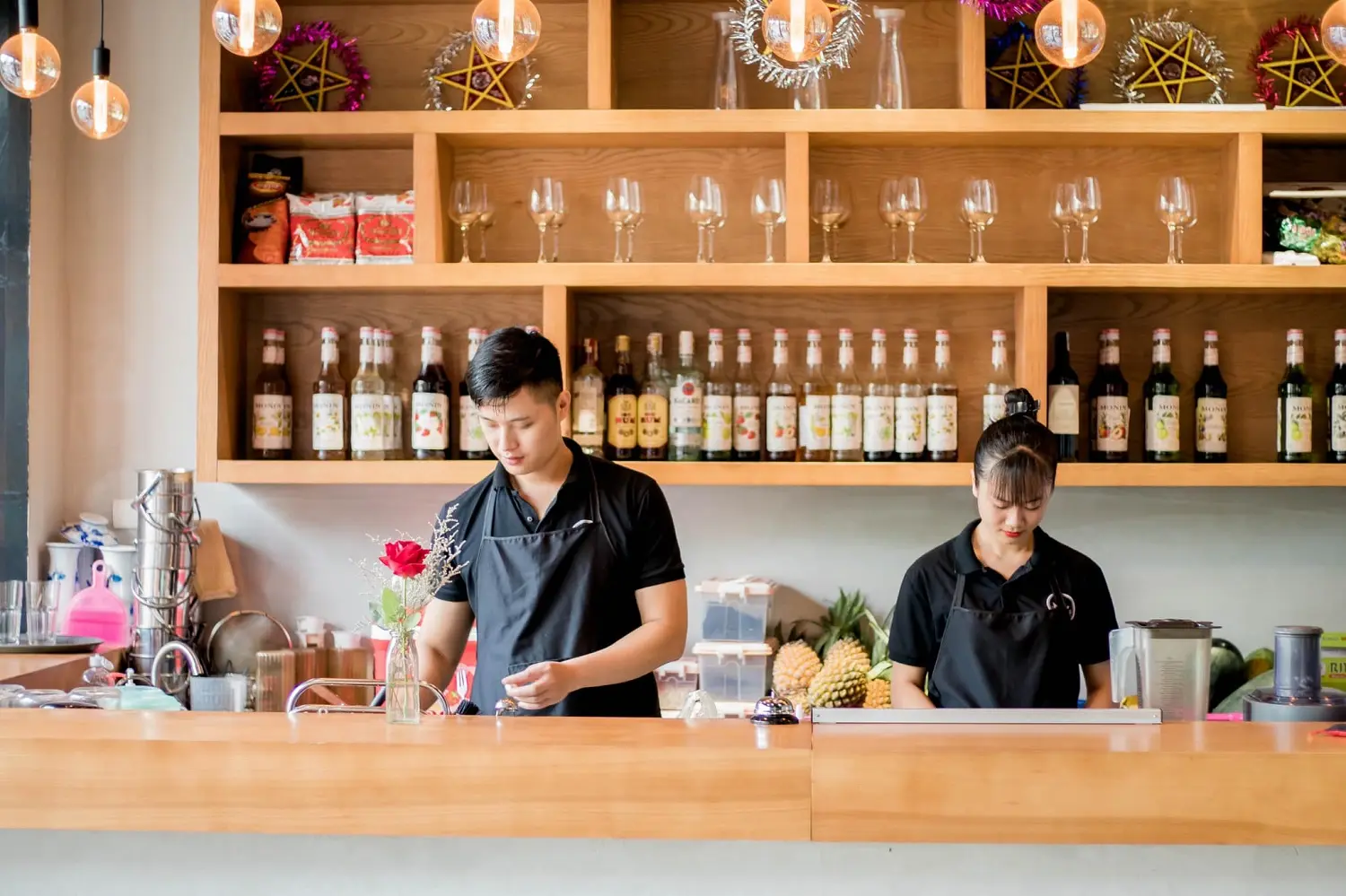 Nh&agrave; h&agrave;ng May Corner Hạ Long - Thi&ecirc;n đường ẩm thực vạn người m&ecirc; 24