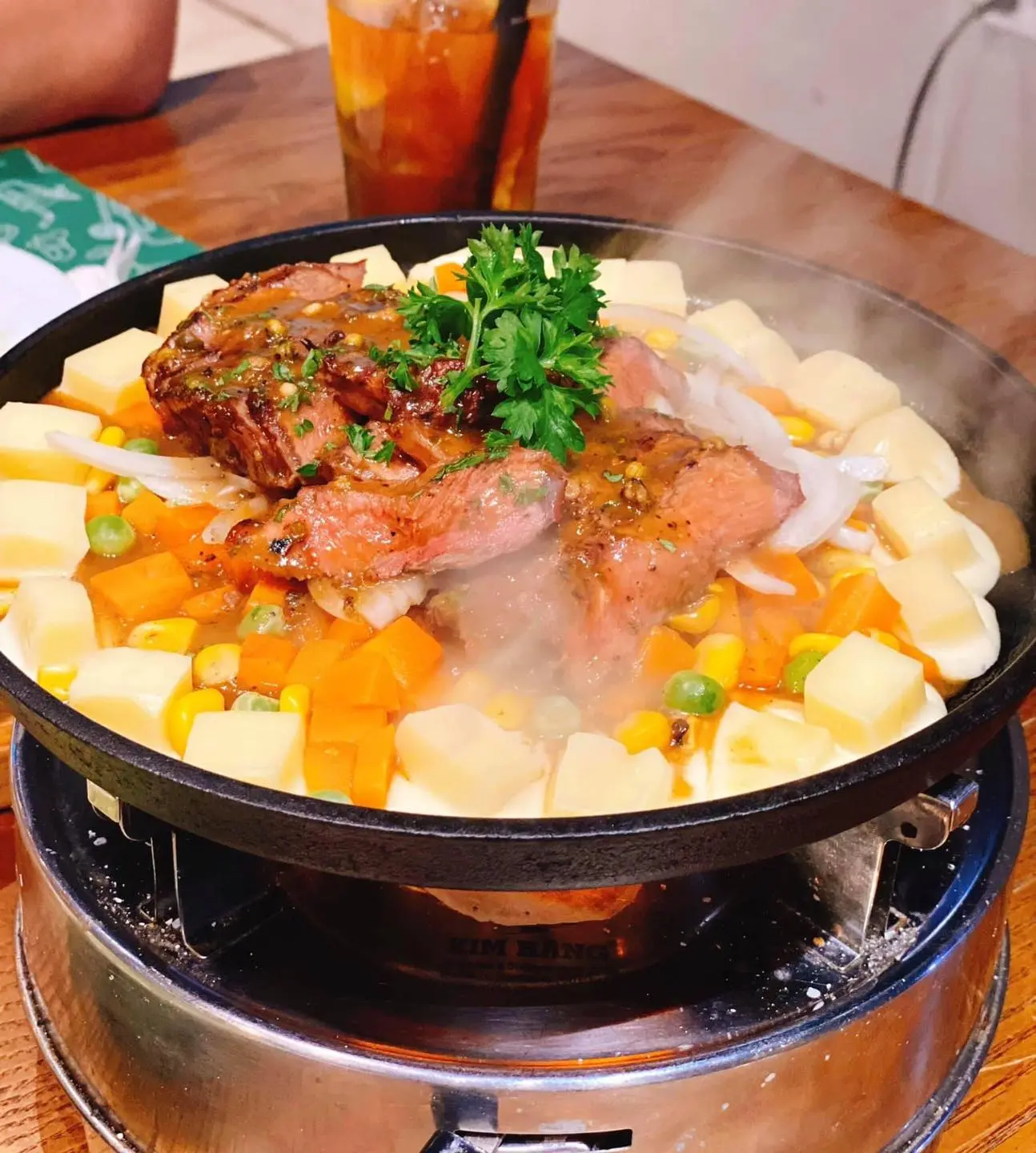Nh&agrave; h&agrave;ng May Corner Hạ Long - Thi&ecirc;n đường ẩm thực vạn người m&ecirc; 18