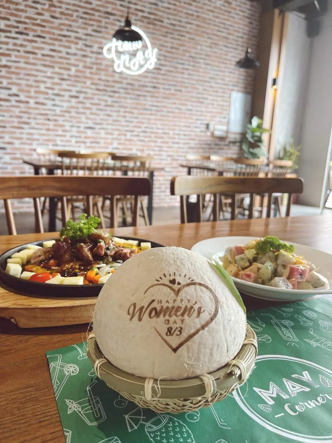 Nh&agrave; h&agrave;ng May Corner Hạ Long - Thi&ecirc;n đường ẩm thực vạn người m&ecirc; 26