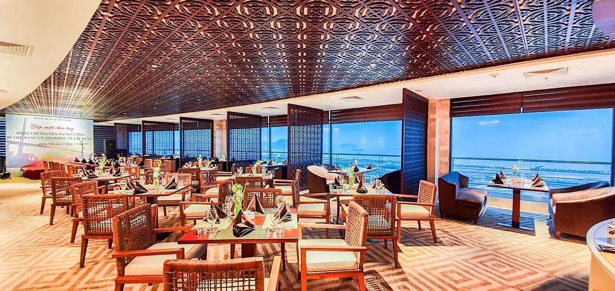 Nh&agrave; h&agrave;ng Panorama Hạ Long &ndash; Thưởng thức ẩm thực với view ngắm cảnh cực xịn 3