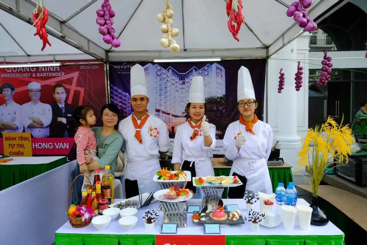 Nh&agrave; h&agrave;ng The Square Hạ Long - Nh&agrave; h&agrave;ng, quầy bar đẳng cấp 4 sao 5
