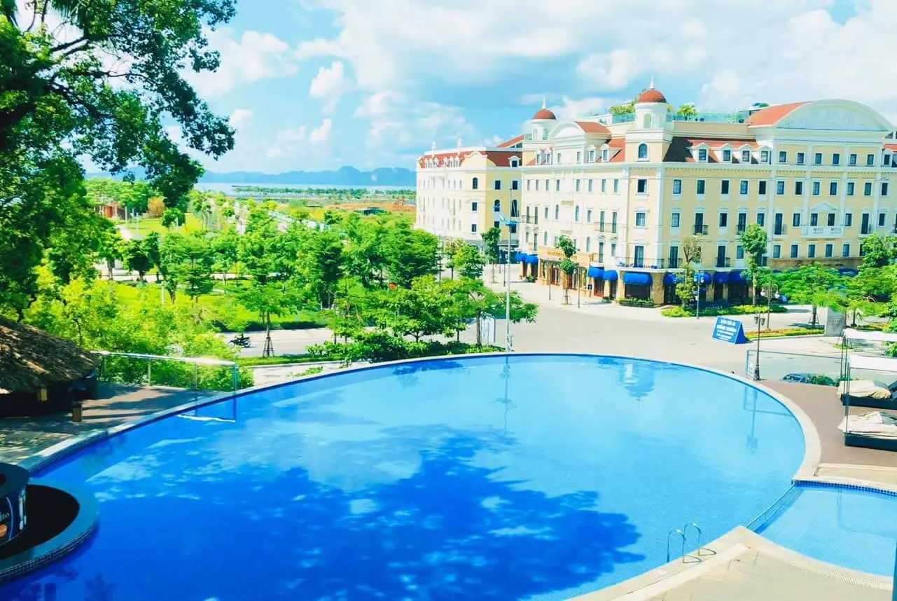 Nh&agrave; h&agrave;ng The Square Hạ Long - Nh&agrave; h&agrave;ng, quầy bar đẳng cấp 4 sao 3