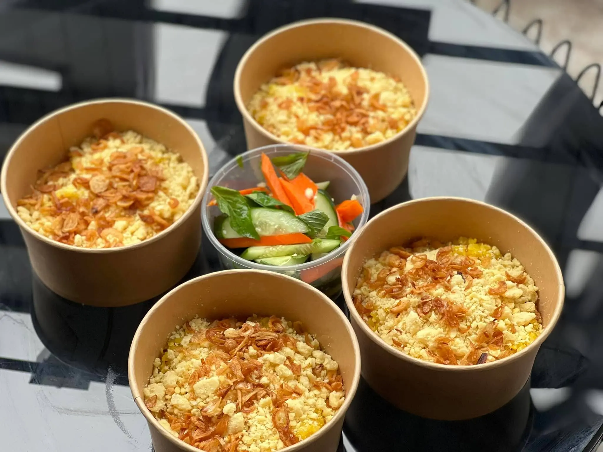 Thả ga thưởng thức m&oacute;n ngon ở c&aacute;c qu&aacute;n ăn vặt Hạ Long 2