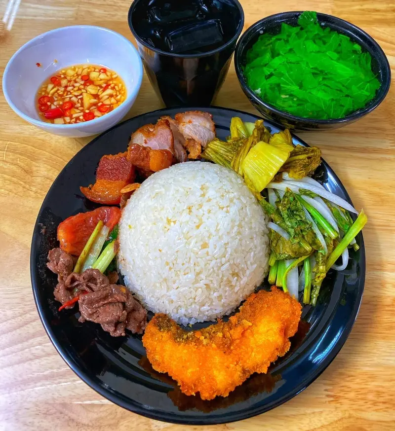 Top 8 qu&aacute;n cơm ngon cho h&agrave;nh tr&igrave;nh du lịch Hạ Long 3