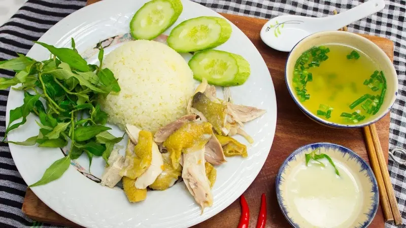 Top 8 qu&aacute;n cơm ngon cho h&agrave;nh tr&igrave;nh du lịch Hạ Long 6