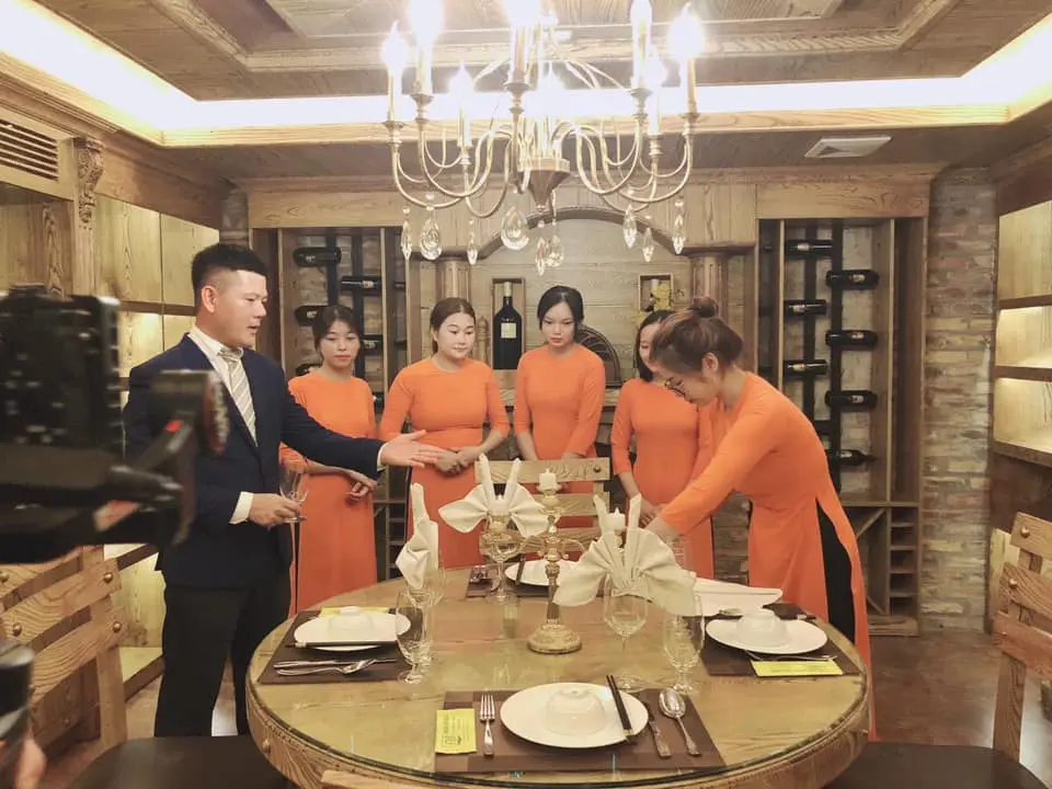 Trải nghiệm sự sang chảnh của không gian ẩm thực tại Nhà hàng Ngọc Lục Bảo 11