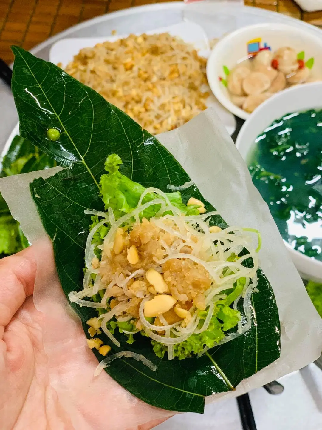 Về Hạ Long nhớ mua nem chua, nem chạo Quảng Y&ecirc;n đặc sản Quảng Ninh 4