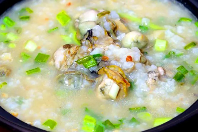 Về Quảng Ninh x&igrave; xụp t&ocirc; ch&aacute;o h&agrave; thơm ngon kh&oacute; cưỡng 4