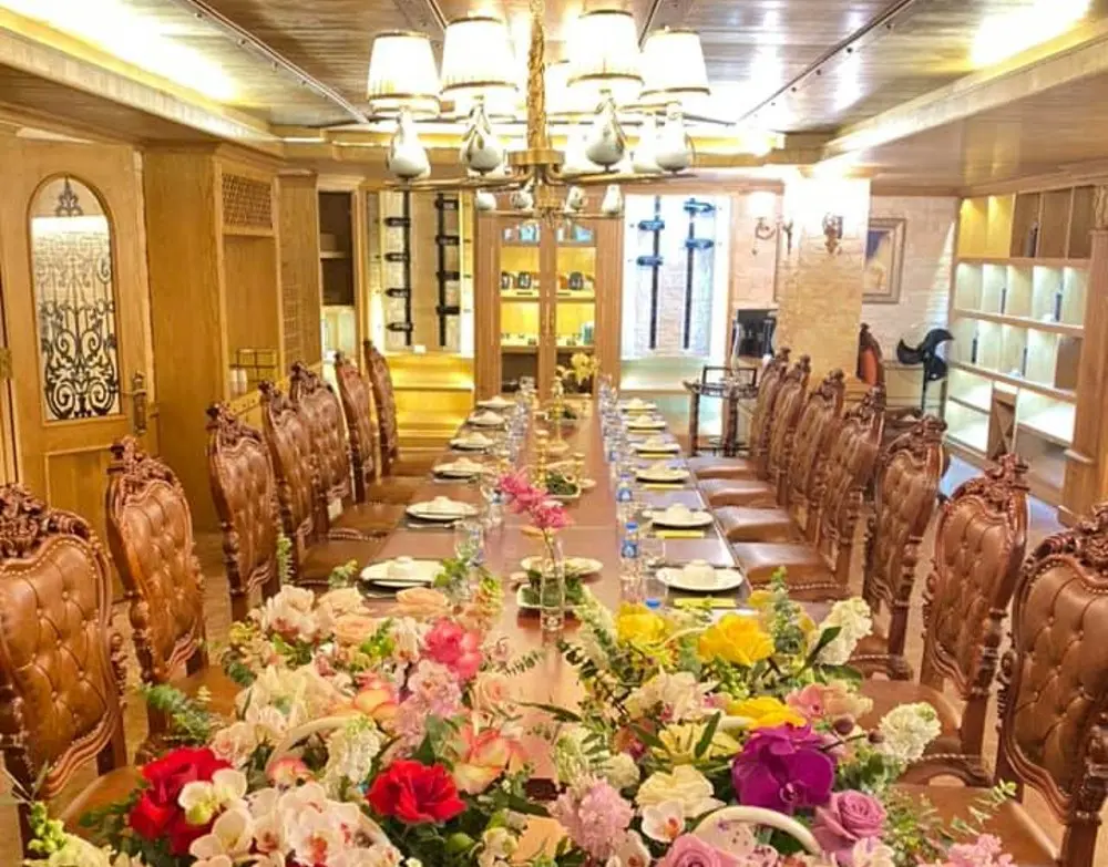 Trải nghiệm sự sang chảnh của không gian ẩm thực tại Nhà hàng Ngọc Lục Bảo
