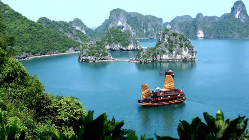 Chi&ecirc;m ngưỡng tuyệt t&aacute;c H&ograve;n Đinh Hương tr&ecirc;n vịnh Hạ Long 7