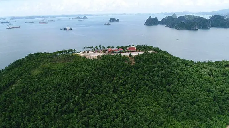 Đảo Thẻ V&agrave;ng Quảng Ninh một vi&ecirc;n ngọc giữa B&aacute;i Tử Long 4