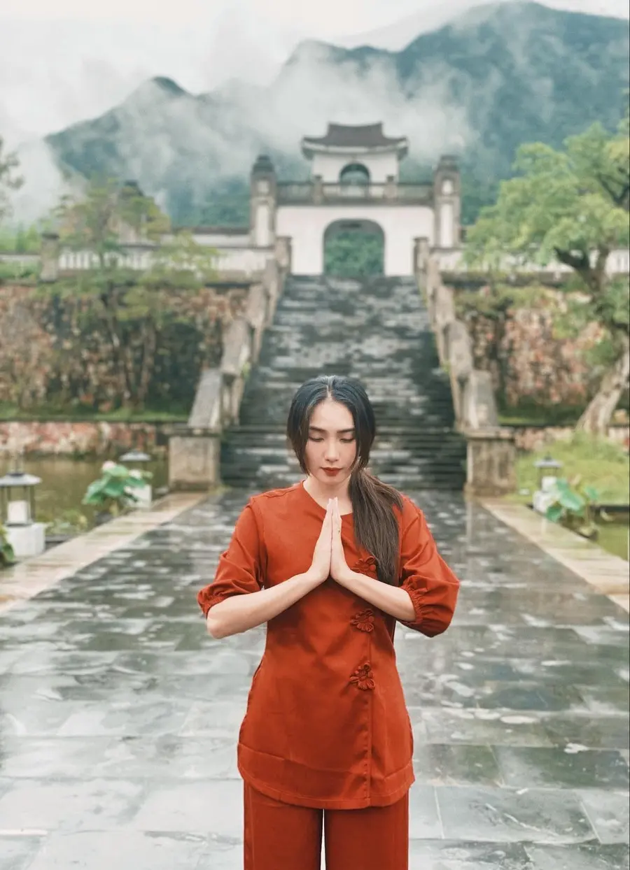 Đất thi&ecirc;ng Y&ecirc;n Tử v&agrave; h&agrave;nh tr&igrave;nh kh&aacute;m ph&aacute; của L&yacute; Anh Thư 5