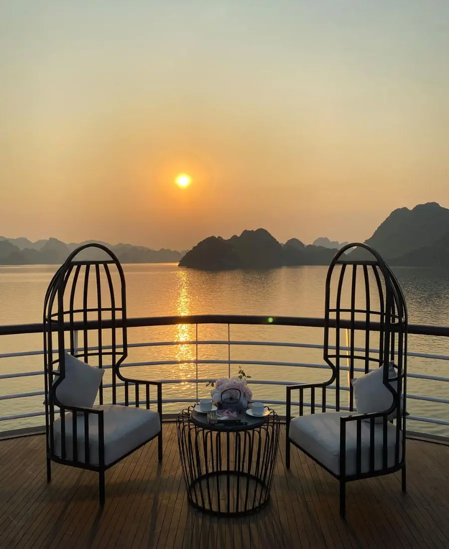 Kh&aacute;m ph&aacute; Vịnh Hạ Long đẹp qu&ecirc;n lối về c&ugrave;ng c&ocirc; n&agrave;ng Phan Hằng 3