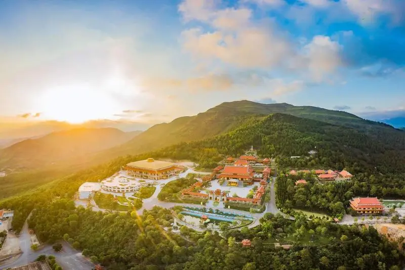 Kinh nghiệm du lịch Quảng Ninh h&egrave; chi tiết cho t&iacute;n đồ x&ecirc; dịch 6