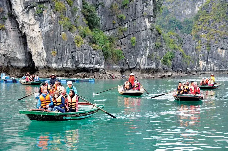 Kinh nghiệm du lịch Quảng Ninh h&egrave; chi tiết cho t&iacute;n đồ x&ecirc; dịch 8