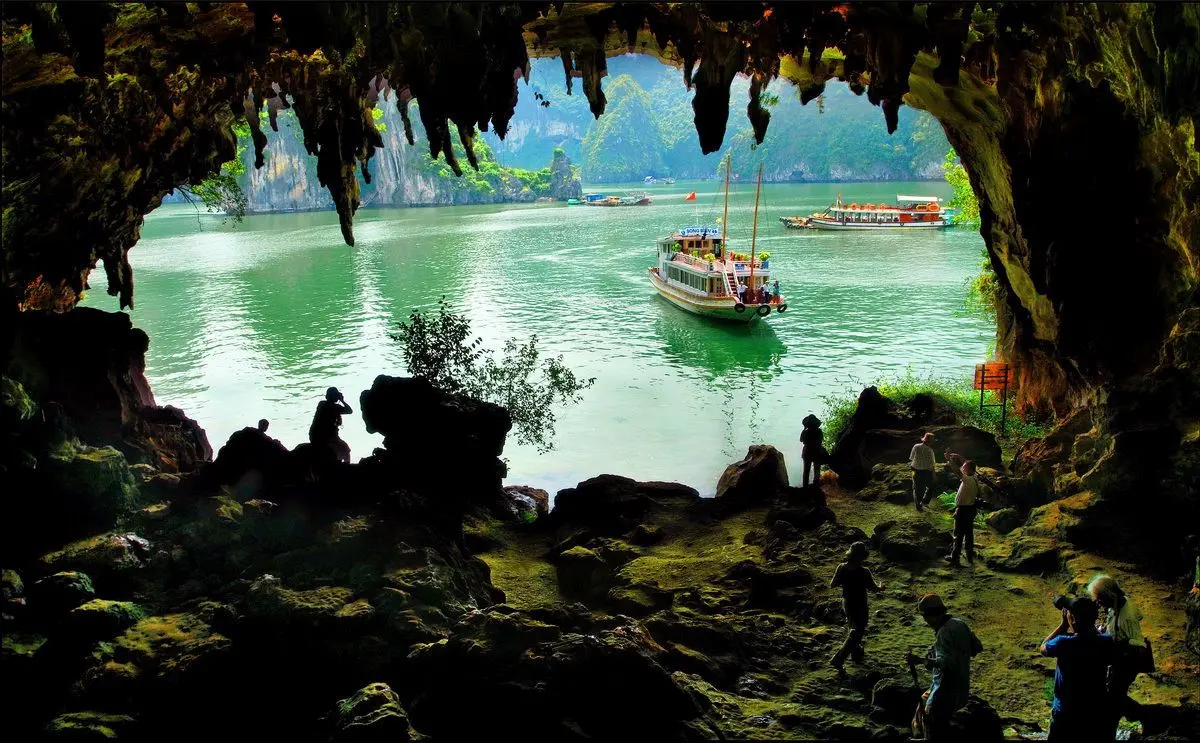 Lưu ngay kinh nghiệm tham quan c&aacute;c hang ở Hạ Long chi tiết nhất 6