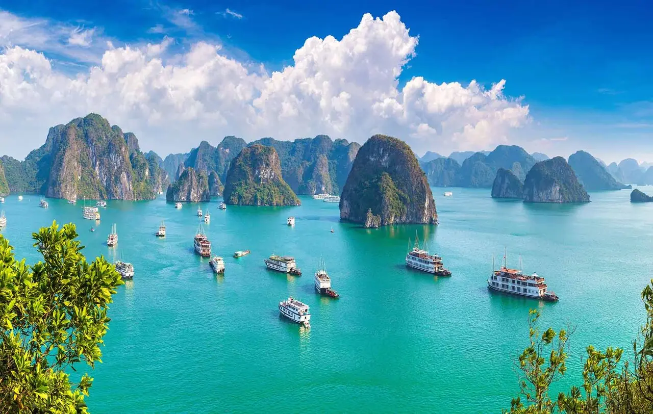 M&aacute;ch bạn ba c&aacute;ch đi du lịch Hạ Long - Thưởng ngoạn n&eacute;t đẹp của Vịnh Hạ Long từ tr&ecirc;n cao 5