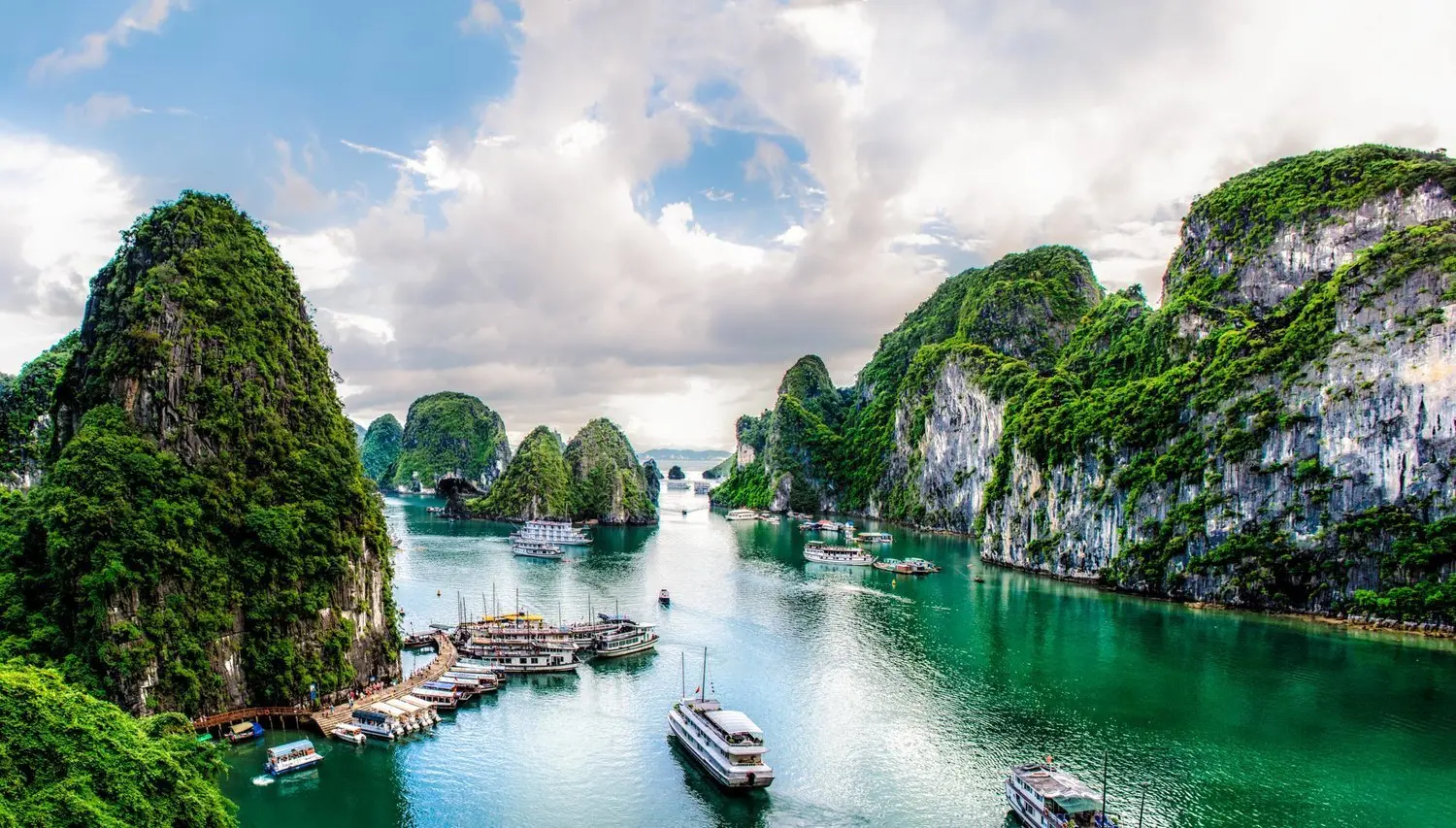 Review du lịch Hạ Long th&aacute;ng 4 c&oacute; g&igrave; đặc sắc? 7