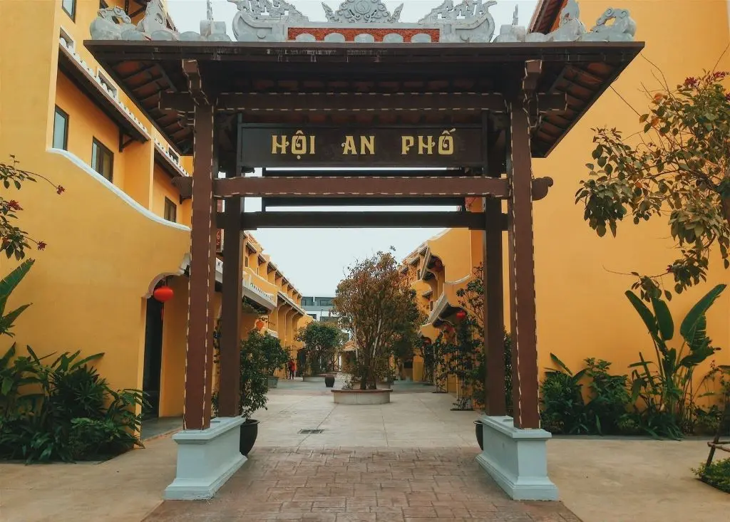 Review Vịnh Hạ Long với vẻ đẹp thi&ecirc;n nhi&ecirc;n tuyệt vời 6