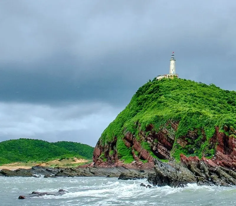 Khám phá Đảo Vĩnh Thực đầy nắng và gió ở Quảng Ninh