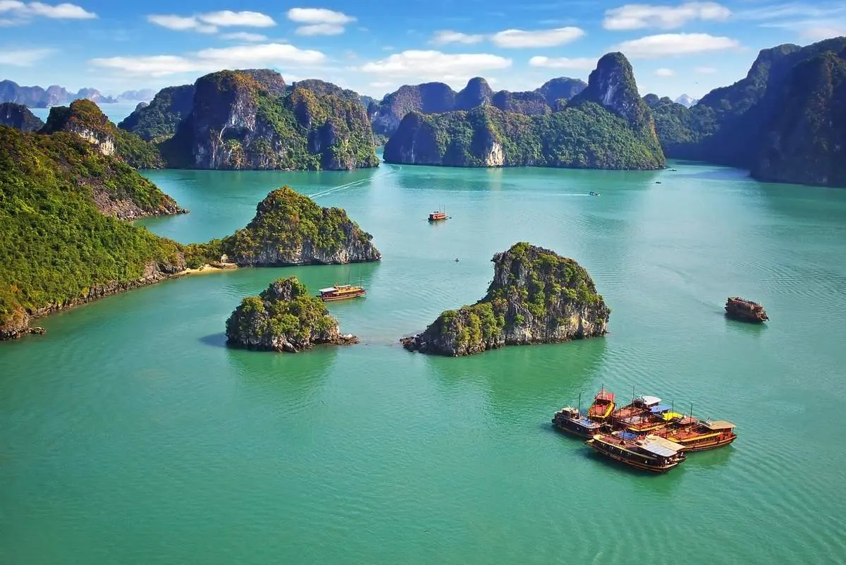 Lịch tr&igrave;nh phượt Hạ Long 2N1Đ v&ocirc; c&ugrave;ng hấp dẫn cho hội đam m&ecirc; kh&aacute;m ph&aacute; 4