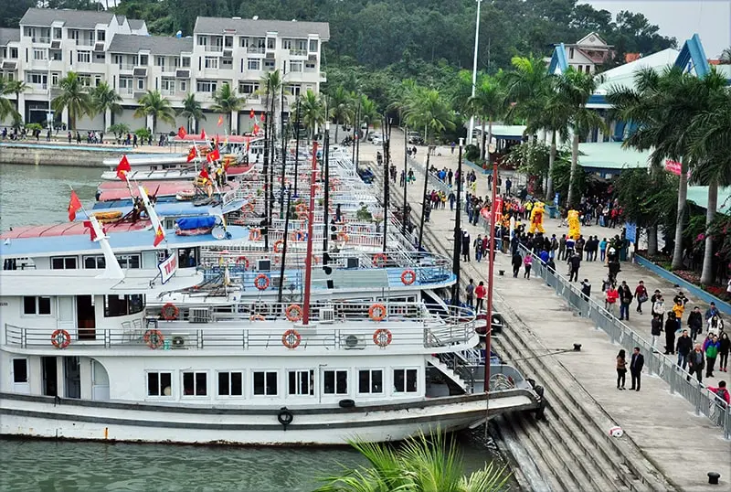 Thong dong trải nghiệm một ng&agrave;y kh&aacute;m ph&aacute; Vịnh Hạ Long 3