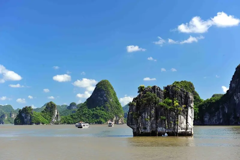 Thong dong trải nghiệm một ng&agrave;y kh&aacute;m ph&aacute; Vịnh Hạ Long 4