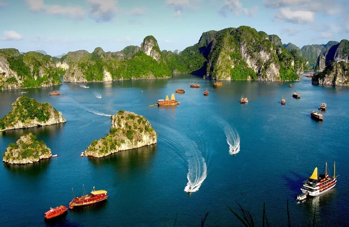 Lịch trình phượt Hạ Long 2N1Đ vô cùng hấp dẫn cho hội đam mê khám phá