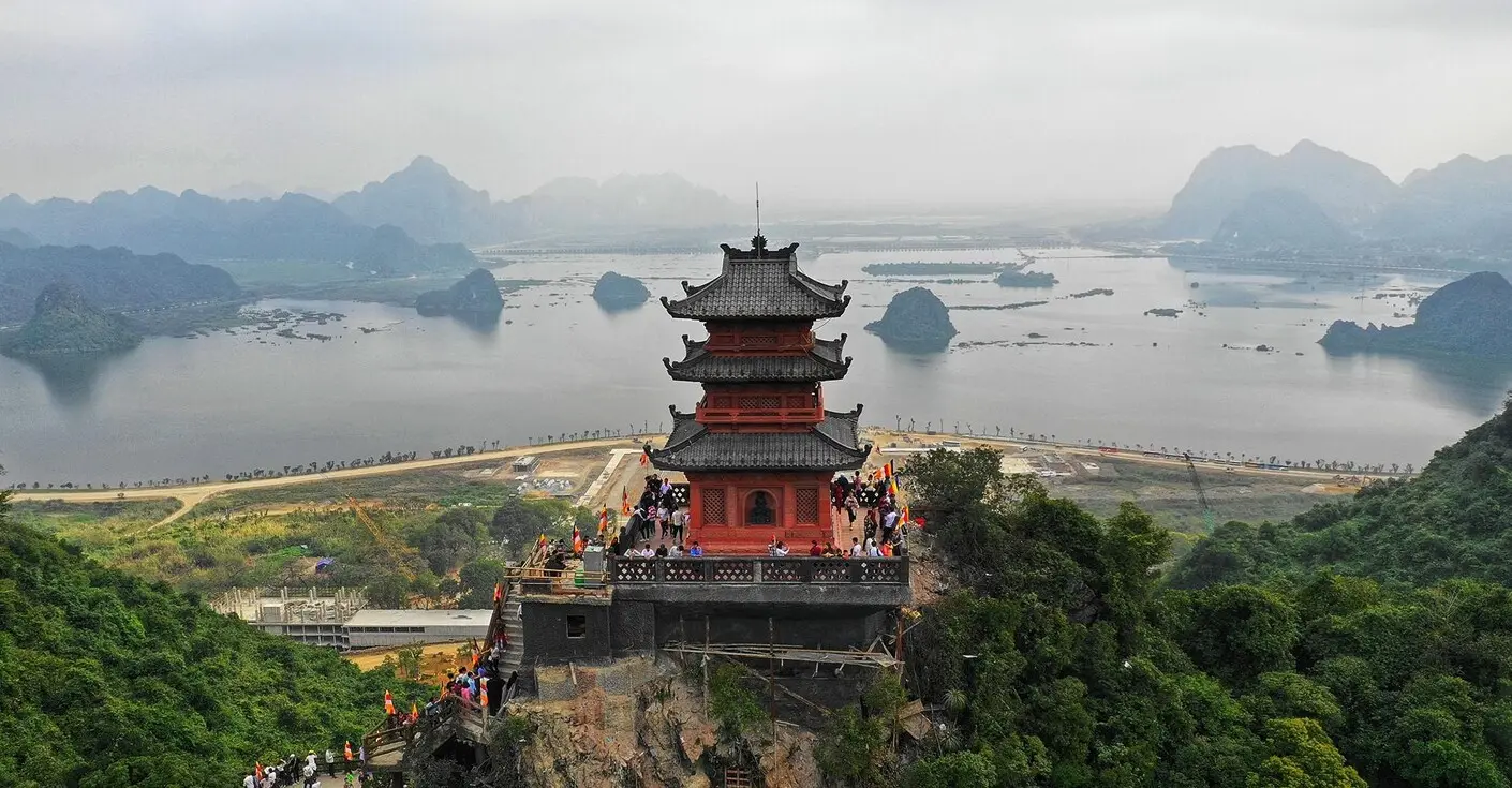 Chiêm bái chùa Hương: Vùng “đất thiêng” nổi tiếng bao đời tại Hà Nội