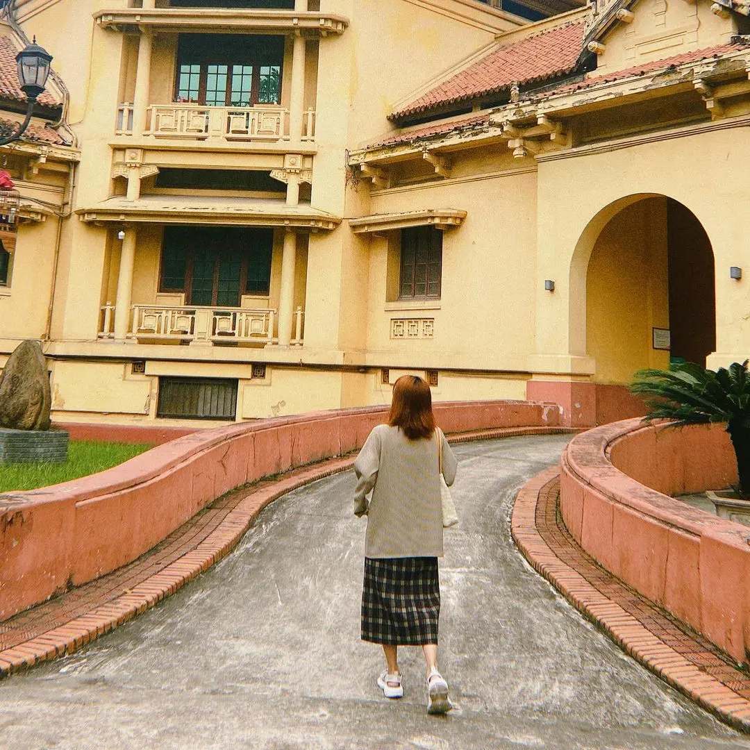 Bảo t&agrave;ng lịch sử Quốc Gia v&agrave; n&eacute;t kiến tr&uacute;c Ph&aacute;p l&atilde;ng mạn 13