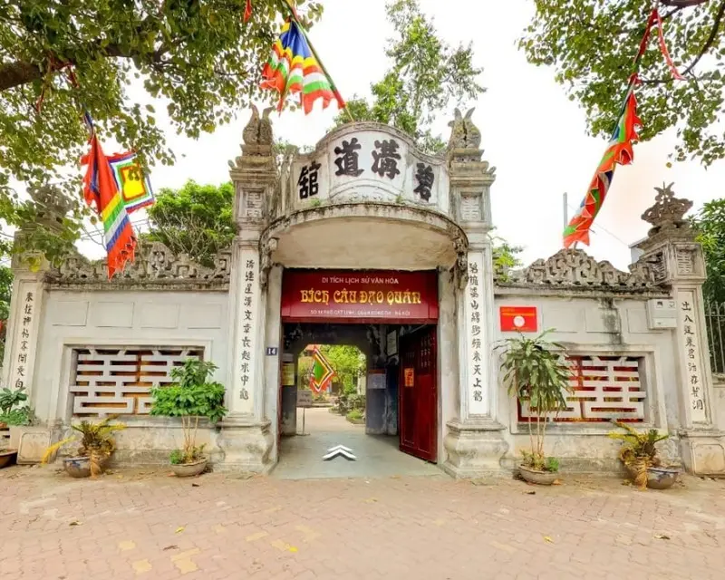B&iacute;ch C&acirc;u Đạo Qu&aacute;n: Điểm đến nhuốm m&agrave;u t&acirc;m linh tại thủ đ&ocirc; 3