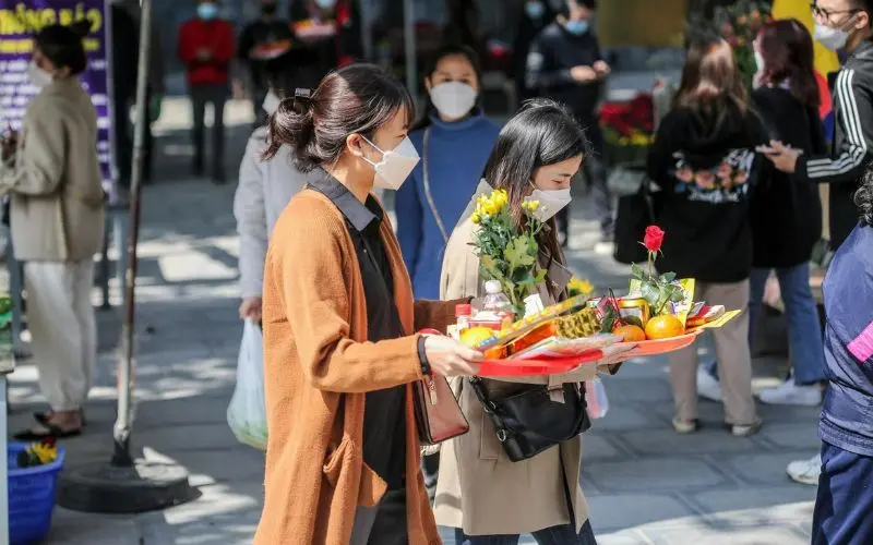 Cầu duy&ecirc;n tại ch&ugrave;a H&agrave; v&agrave; b&iacute; ẩn về lời đồn đi một về hai 7