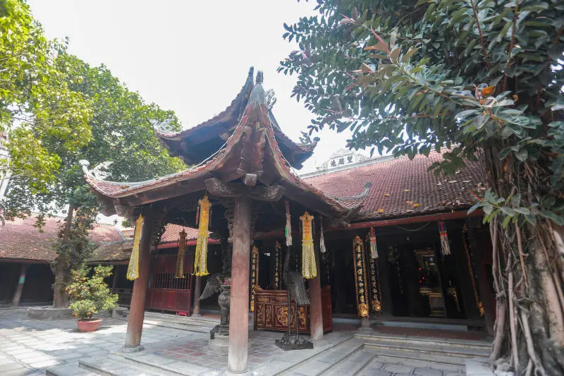 Cầu duy&ecirc;n tại ch&ugrave;a H&agrave; v&agrave; b&iacute; ẩn về lời đồn đi một về hai 5