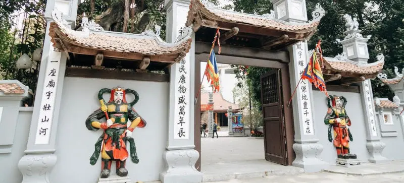 Cầu duy&ecirc;n tại ch&ugrave;a H&agrave; v&agrave; b&iacute; ẩn về lời đồn đi một về hai 3