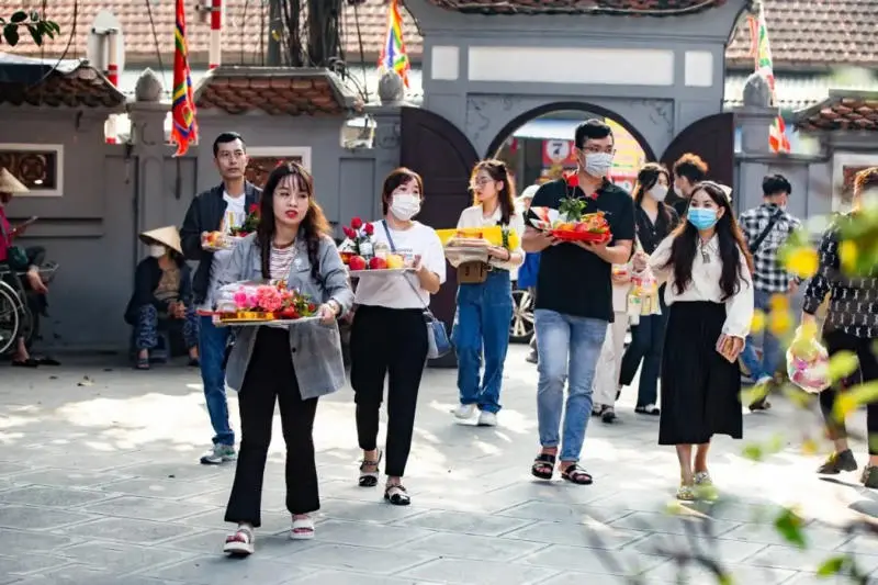 Cầu duy&ecirc;n tại ch&ugrave;a H&agrave; v&agrave; b&iacute; ẩn về lời đồn đi một về hai 9