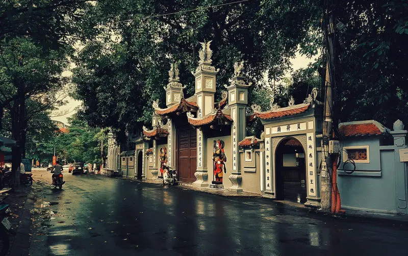 Cầu duy&ecirc;n tại ch&ugrave;a H&agrave; v&agrave; b&iacute; ẩn về lời đồn đi một về hai 6