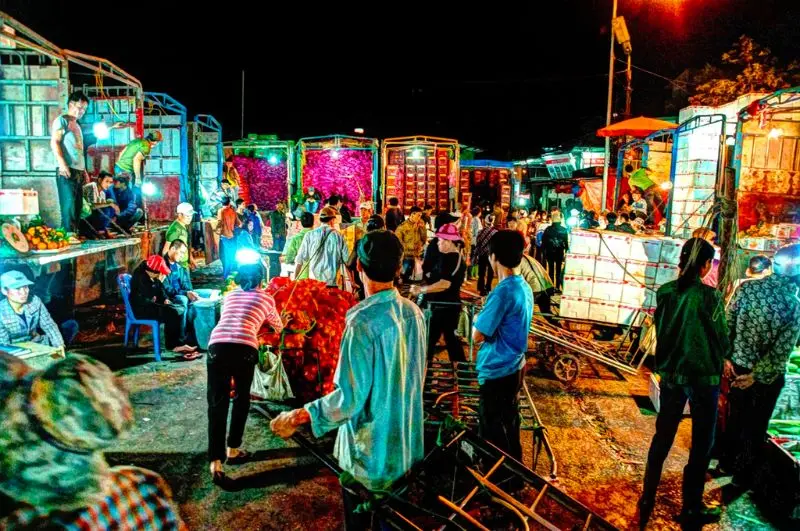 C&oacute; khu chợ Long Bi&ecirc;n kh&ocirc;ng ngủ nổi tiếng khắp H&agrave; Th&agrave;nh 6