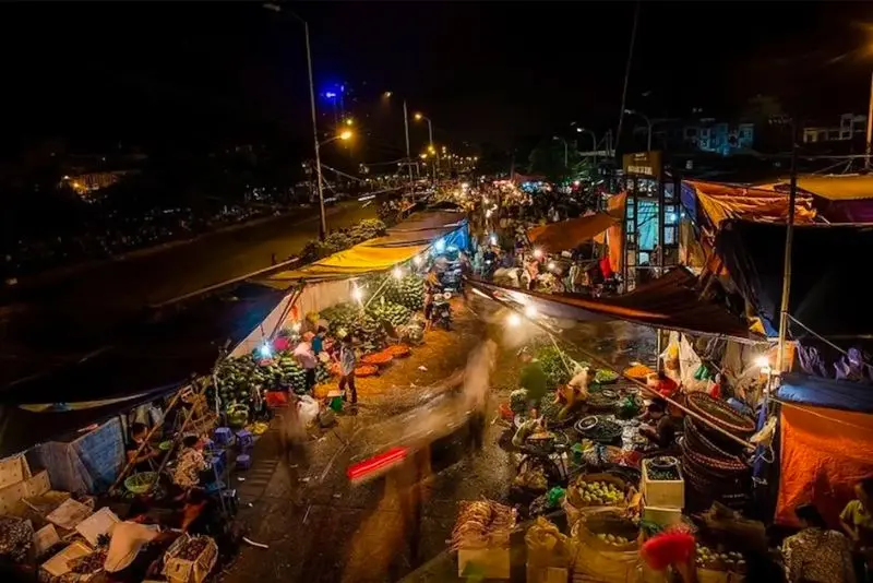 C&oacute; khu chợ Long Bi&ecirc;n kh&ocirc;ng ngủ nổi tiếng khắp H&agrave; Th&agrave;nh 2