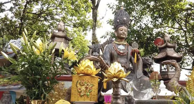 Đền Mẫu Cửu Tr&ugrave;ng Thi&ecirc;n, điểm đến t&acirc;m linh nổi tiếng của Ba V&igrave; 5