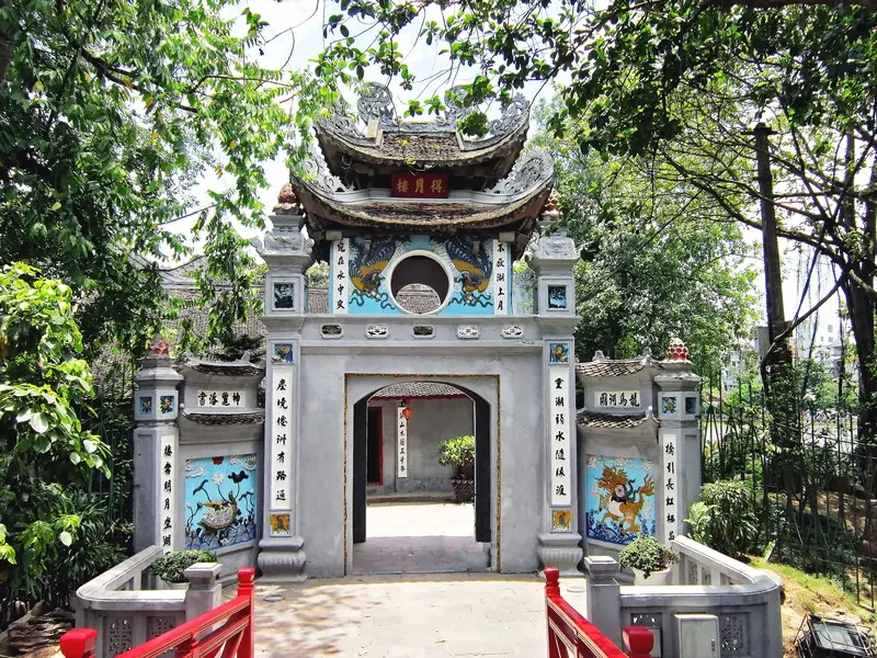 Đền Ngọc Sơn huyền thoại soi b&oacute;ng hồ Gươm H&agrave; Nội 2